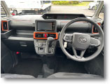 DAIHATSU Tanto FunCross運転席